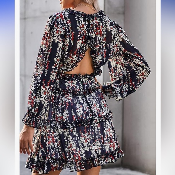 V-Neck & Backless Floral Mini Dress - Picture 3 of 6